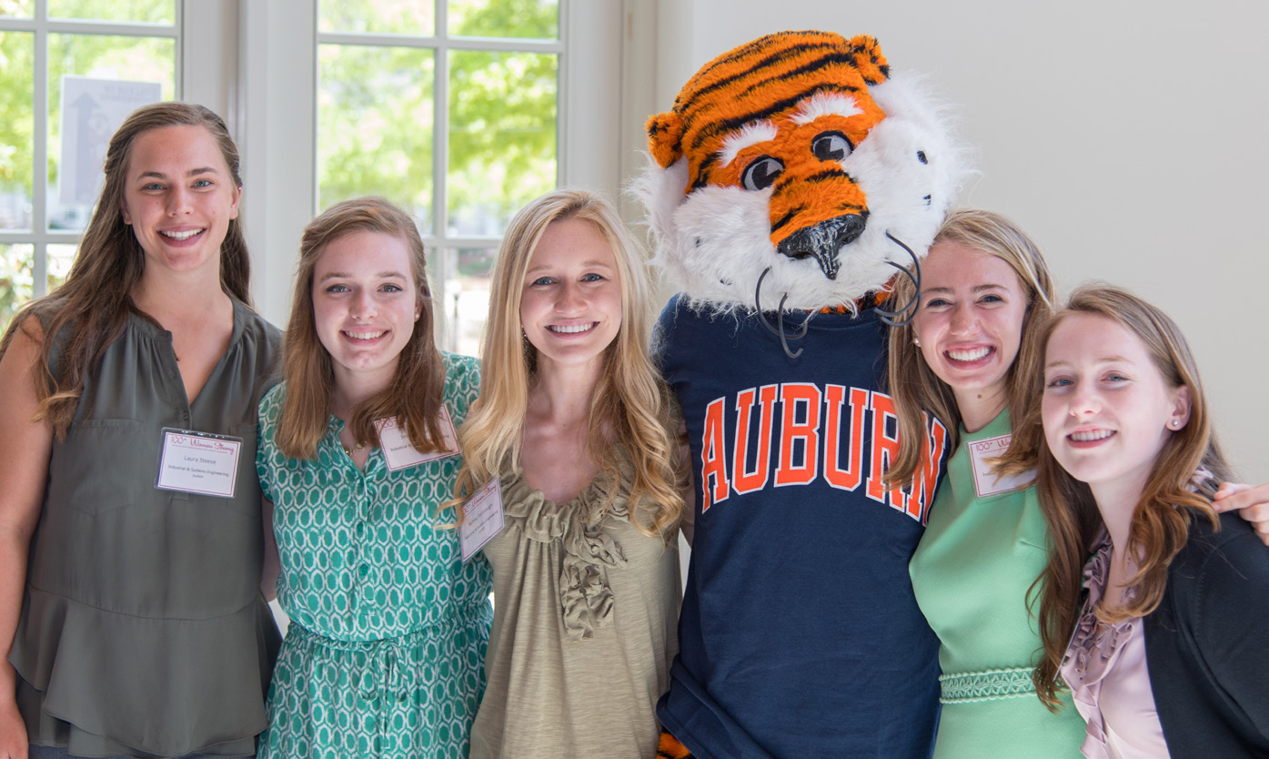 Aubie with Students